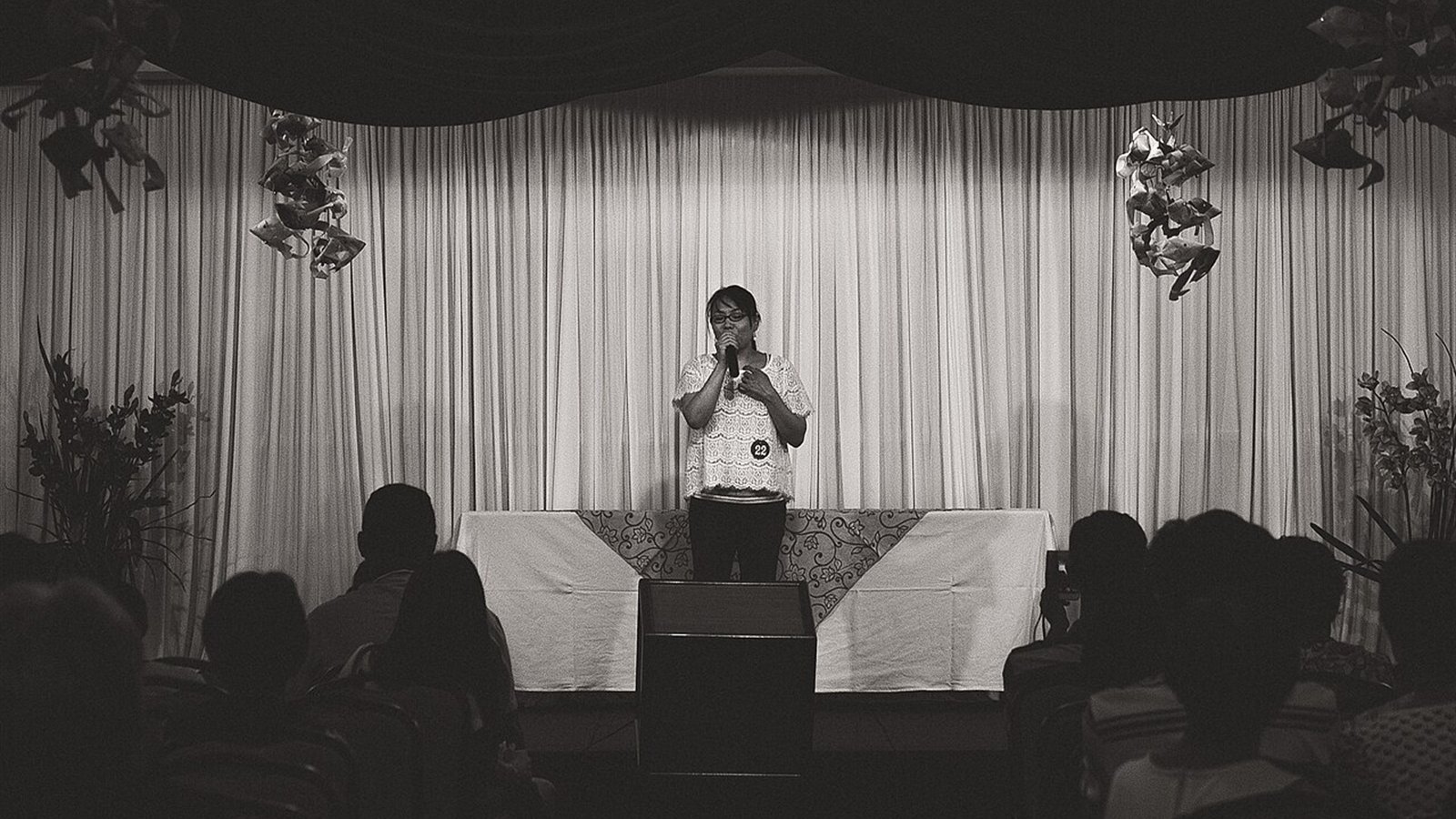 Singing Karaoke Club包厢演唱氛围示意图
