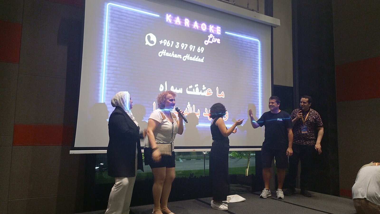 Boho Karaoke Orchard多人卡拉 OK 聚会氛围示意图